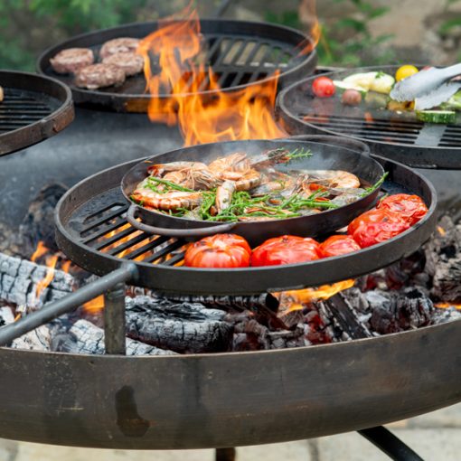 Cooking food with your outdoor kitchen uk