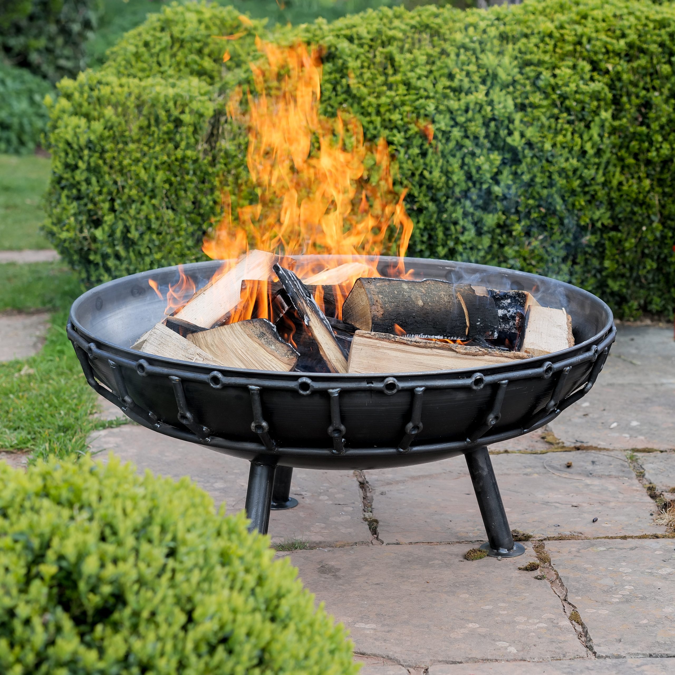 20Kg Fire Pit Logs Thinner and Hotter Burning for Less Smoke. Kiln Dried Hardwood Logs Suitable for Outdoor Fire Pits 