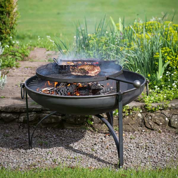 Tripod fire outlet grill