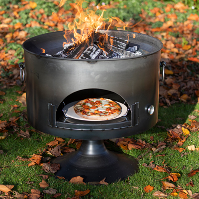 Pete's Oven 70 Fire Pit Lit with Pizza Lifestyle - Firepits UK - WEB - Lo Res