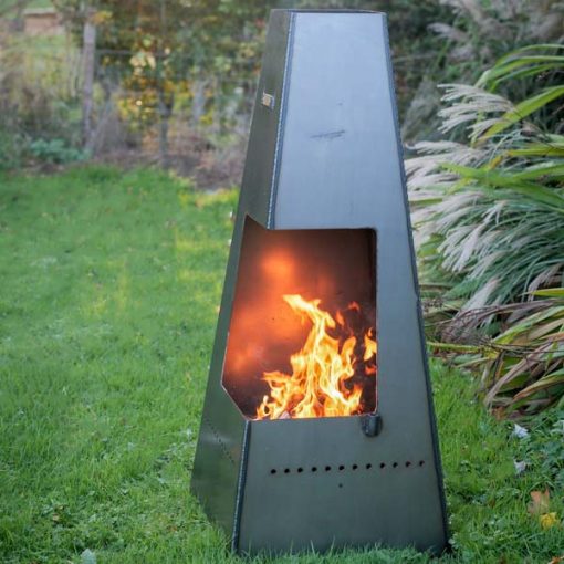 Piazza Chiminea with Swing Arm BBQ Rack - Lifestyle lit in garden - Firepits UK - WEB - Lo Res