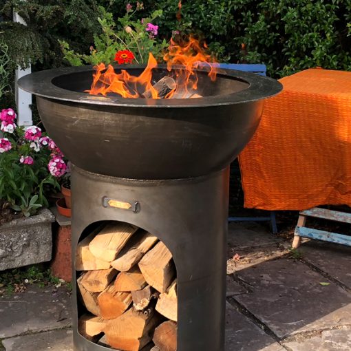 Planter 70 Fire Pit - Lifestyle lit close up - Firepits UK - WEB 600x600 - Lo Res