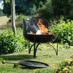 PP - Plain Jane Fire Pit with Wind Shield Lit in Garden - Lifestyle - Firepits UK - WEB 600x600 - Lo Res 60