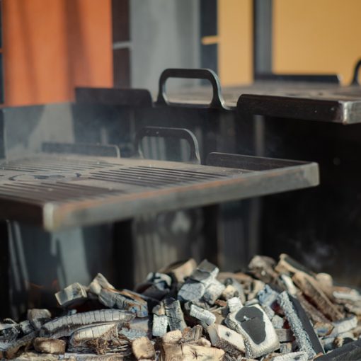 Asado Doble BBQ - Lifestyle adjustable grills close up - Firepits UK - WEB 600x600 - Lo Res