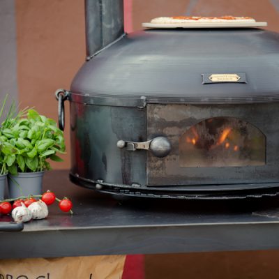 Dome Oven - Lifestyle close up with pizza on top - Firepits UK - WEB 600x600 - Lo Res